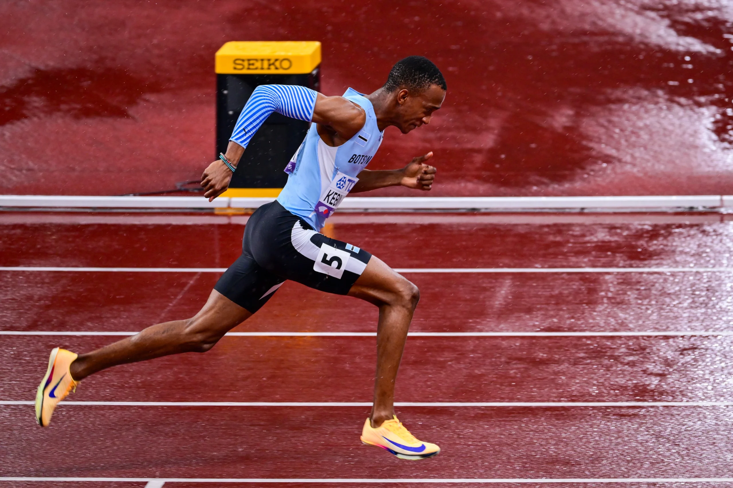 Busang Collen Kebinatshipi competing on the track